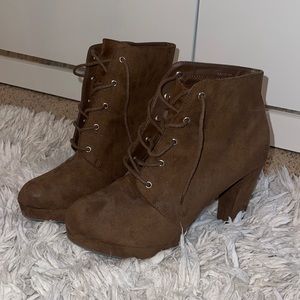 Brown Heeled Boots 🤎